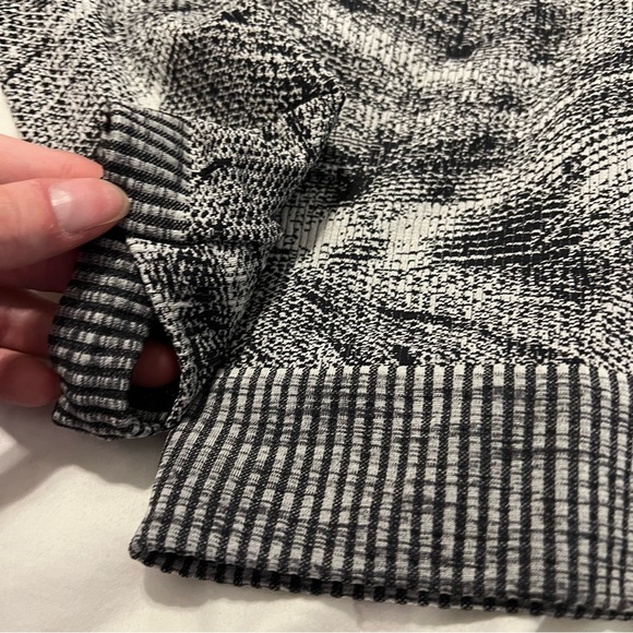 Lululemon long sleeve - Picture 3 of 5